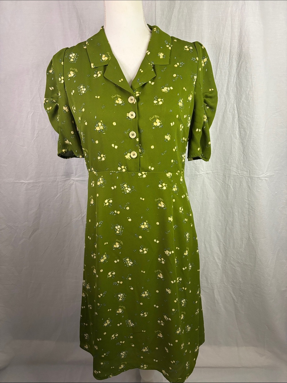 Vintage-Inspired Olive Green Floral Midi Dress with Puff Sleeves
